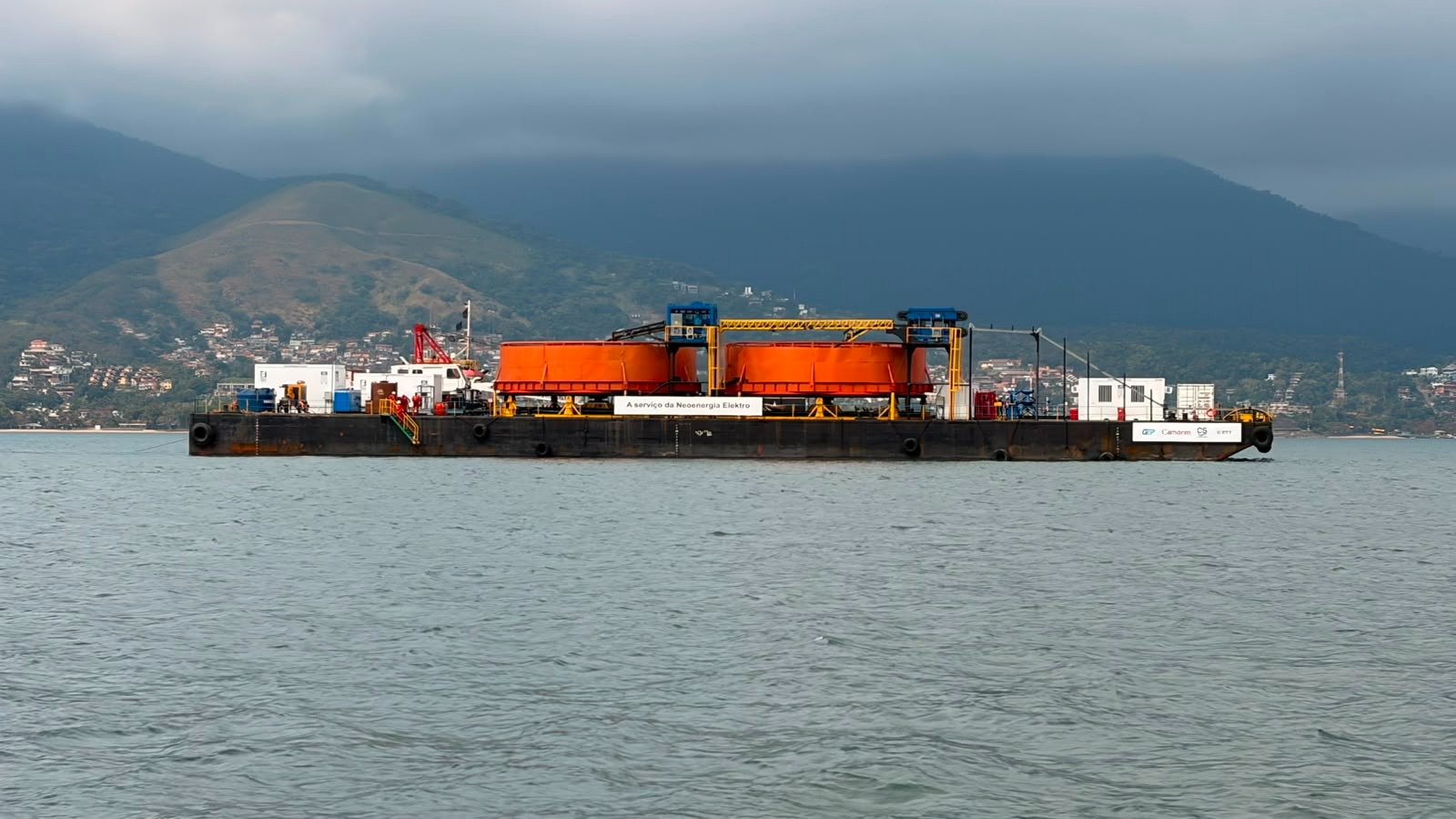 Ilhabela instala cabos subaquáticos que dobram energia