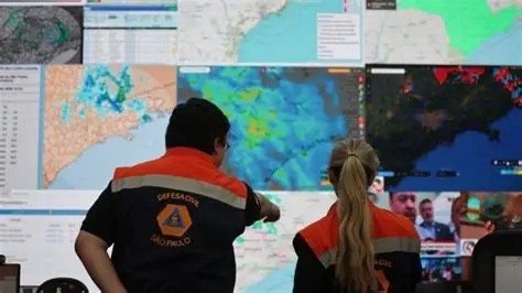 Defesa civil emite alerta severo de chuva