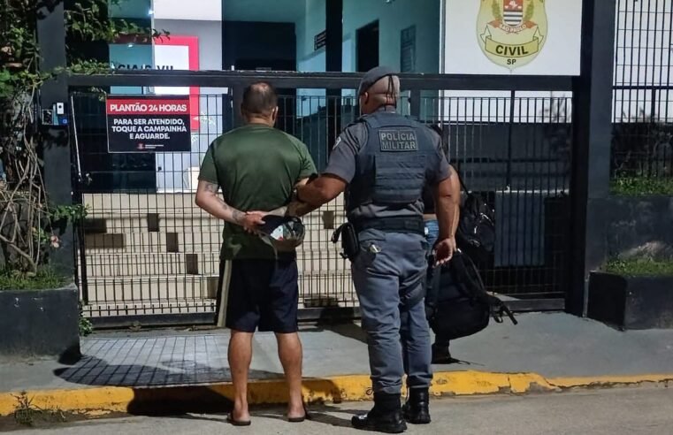 Homem é preso por ameaçar companheira com facão
