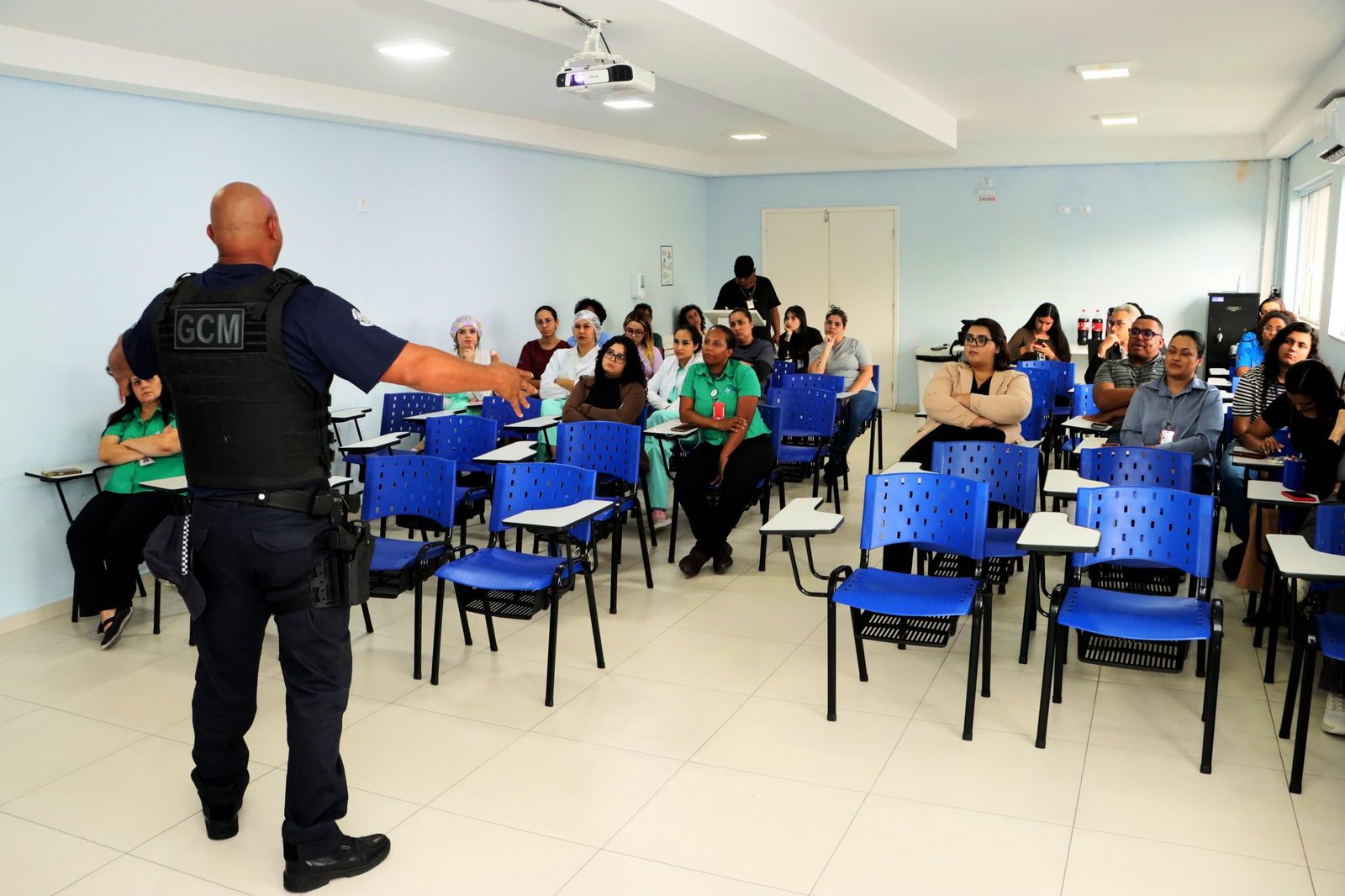 Guarda municipal de Caraguatatuba realiza palestra sobre violência feminina