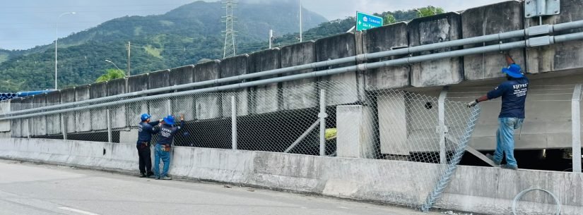 Caraguatatuba instala alambrado em viaduto da Presidente Campos Sales