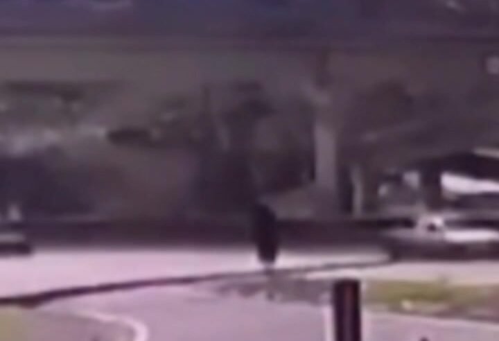 VÍDEO mostra momento em que passarela desaba e deixa dois mortos na Fernão Dias,