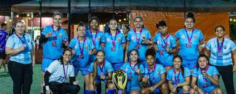 Futebol feminino de Caraguá conquista vice no torneio regional