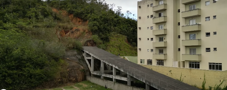 Vereador pede investigação de obra abandonada em Caraguatatuba