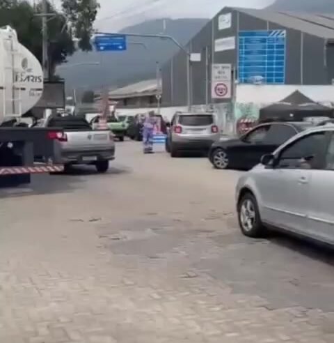 Balsa entre São Sebastião e Ilhabela para nesta sexta-feira