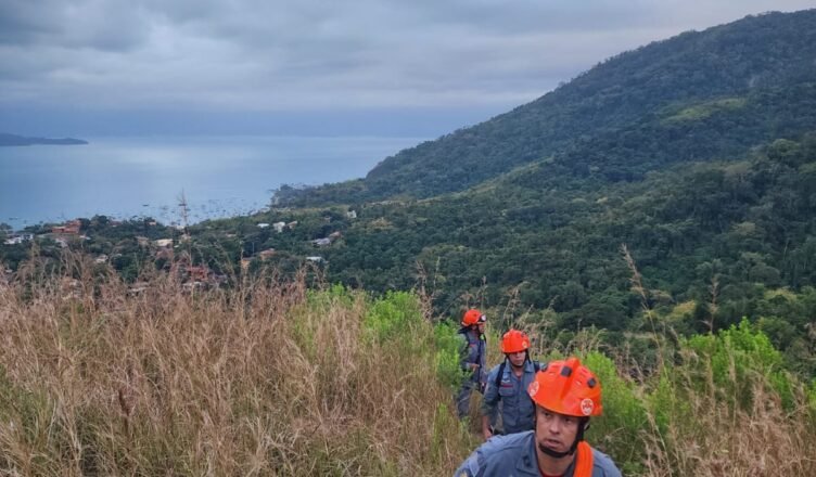 Duas turistas são resgatadas perdidas na trilha do Pico