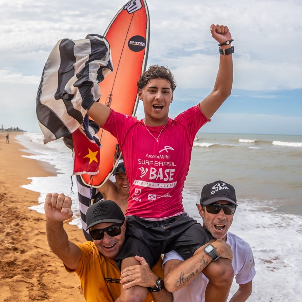 Kalani Robles representará Ubatuba no mundial júnior de surfe