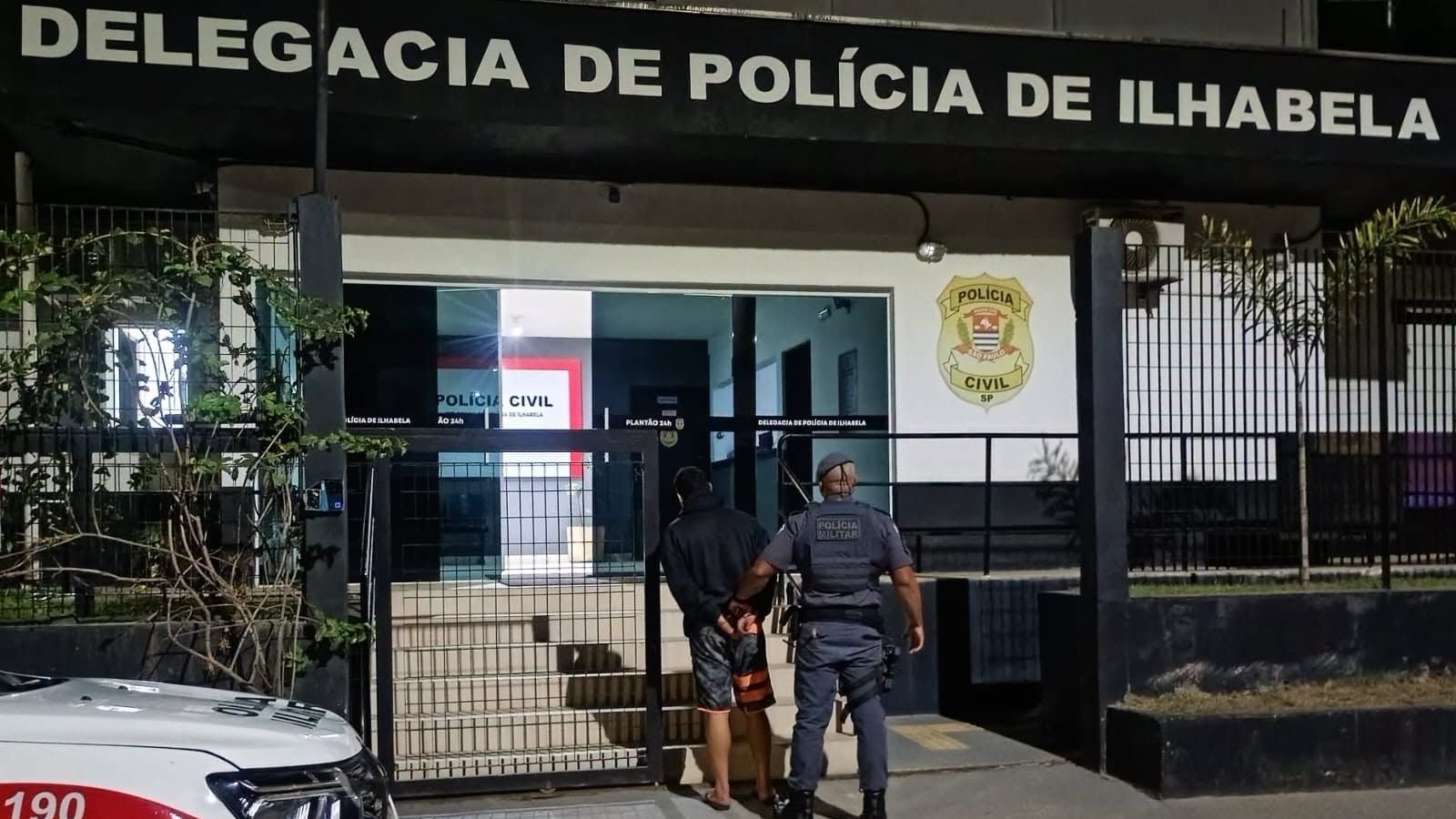 Homem é flagrado escondido em churrasqueira após furto