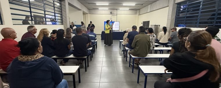 Moradores de Caraguatatuba recebem títulos de regularização