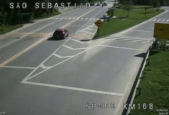 Tráfego normal e boa visibilidade na SP 055