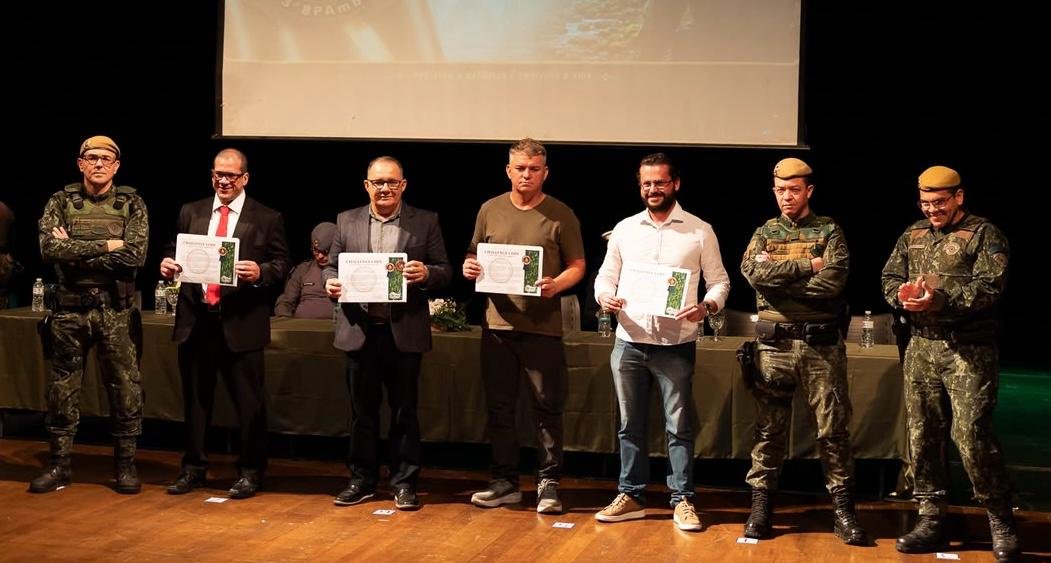 Polícia Militar Ambiental homenageia autoridades no Litoral Norte