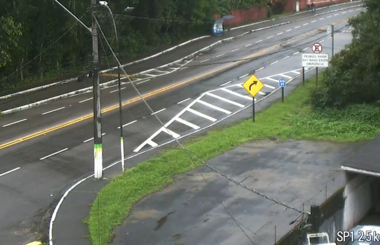 Rodovia Oswaldo Cruz mantém fluxo normal, alerta neblina