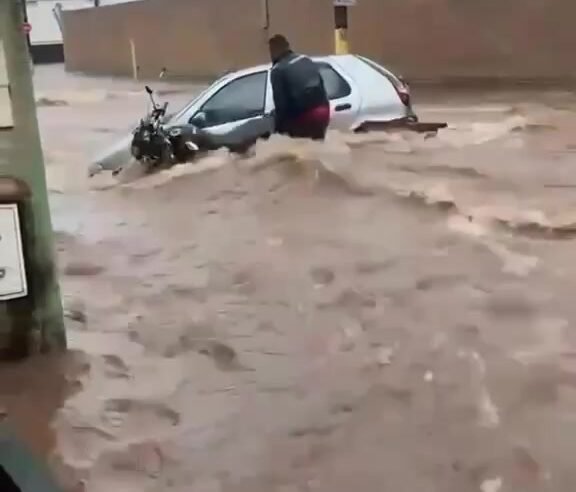 Litoral Norte recebe alerta de alagamentos