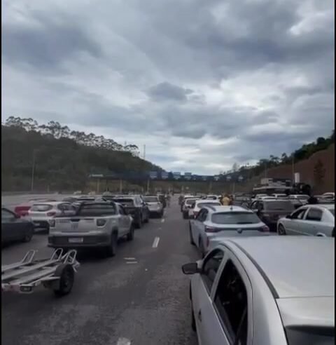 Serra Antiga da Rodovia dos Tamoios é interditada preventivamente