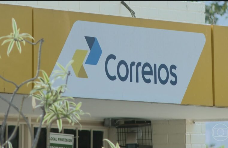 Trabalhadores dos Correios entram em greve em todo