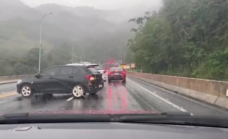 Moradora relata falta de sinalização após acidente no Túnel