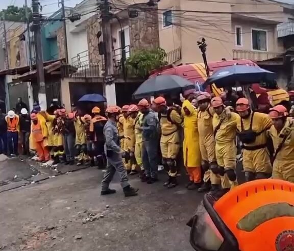 Buscas por vítimas do desabamento na Penha são encerradas