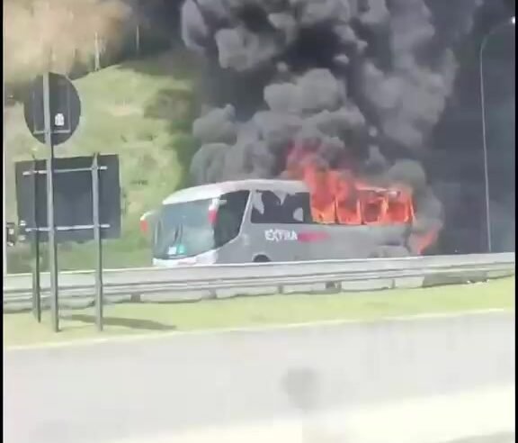 URGENTE | ÔNIBUS PEGA FOGO NO CONTORNO SUL