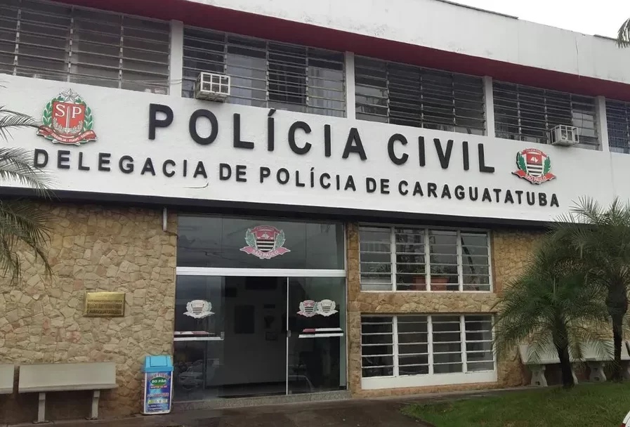 Mulher morre ao saltar de carro em Caraguatatuba