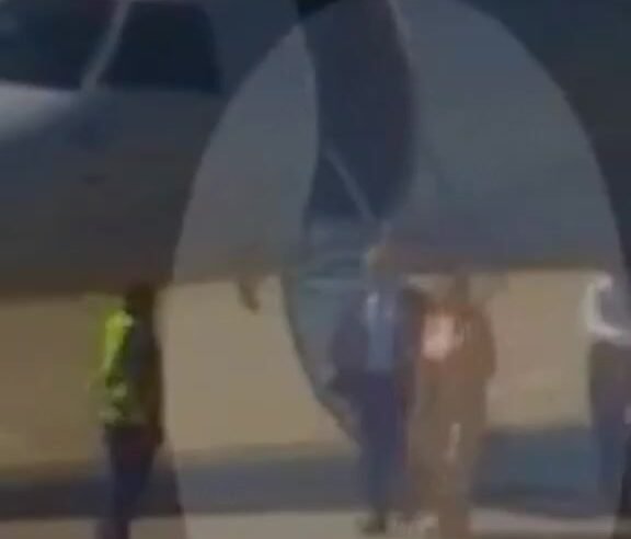Vídeo mostra Moraes desembarcando de jatinho de Vorcaro