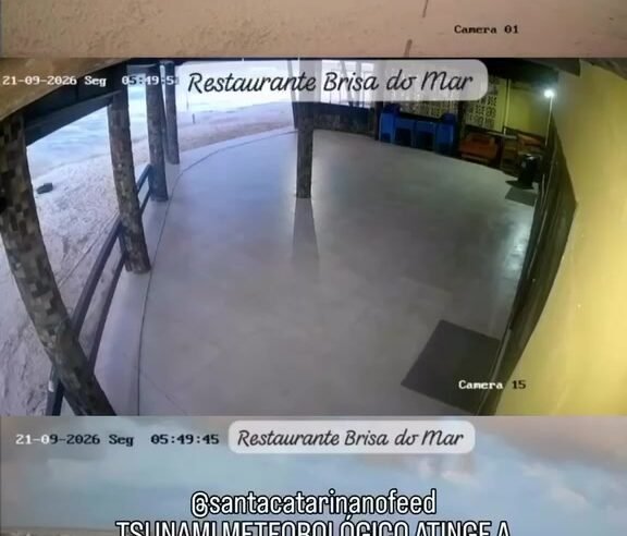 Tsunami meteorológico invade restaurante em Laguna