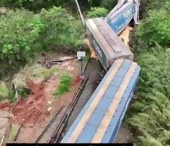 Trem carregado com milho descarrila em Limeira