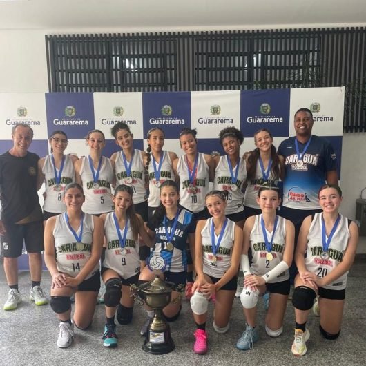 Caraguatatuba avança a semifinais após pódio no voleibol