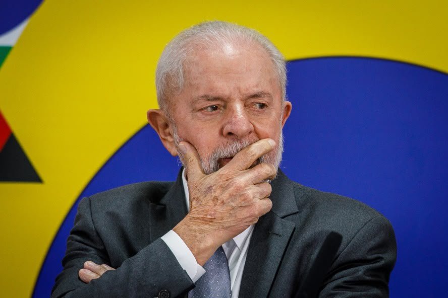 Governo adia reunião com clubes por boicote