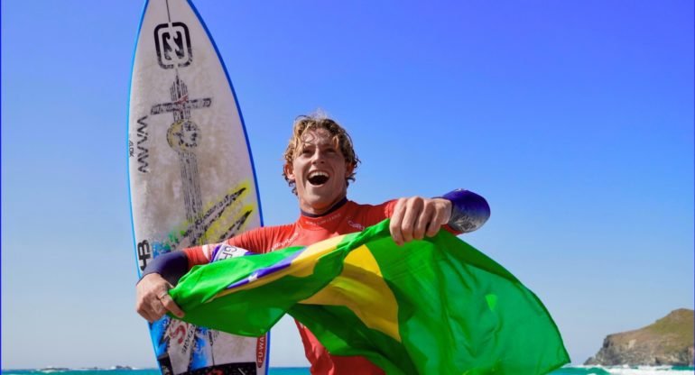 Ubatubense vence etapa internacional de surfe por 0,10 ponto