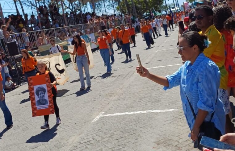 Desfile celebra 221 anos de Ilhabela