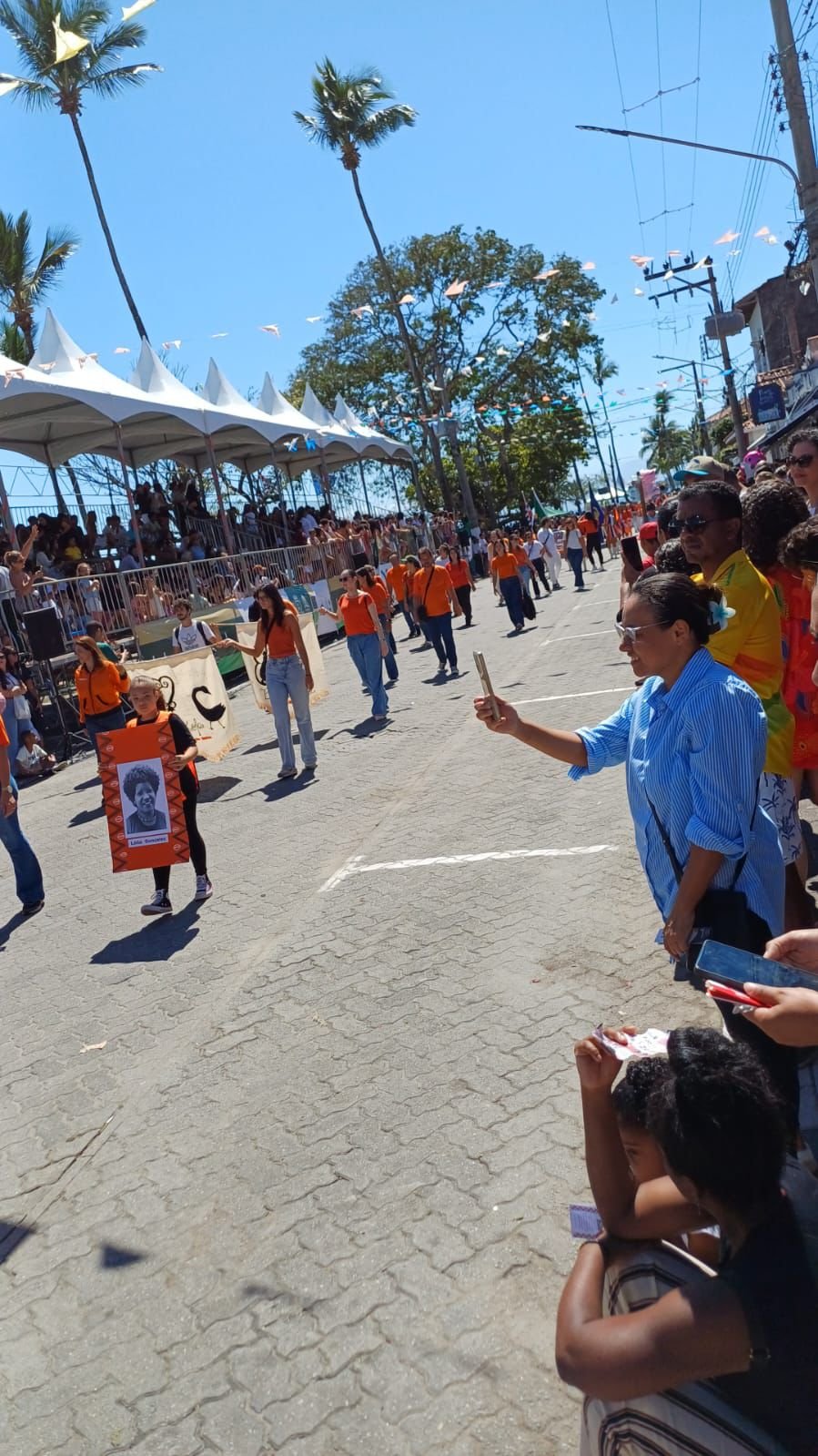 Desfile celebra 221 anos de Ilhabela
