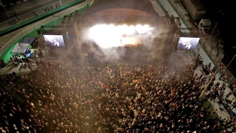 Ilhabela abre shows para 221 anos