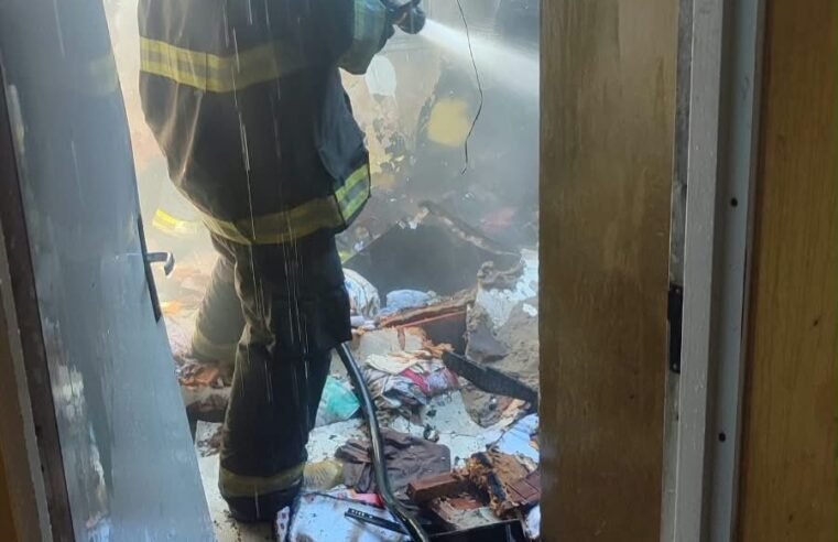 🚨🚨🔥 Incêndio atinge residência no Residencial Nova Caraguá 2, no Travessão Fogo…