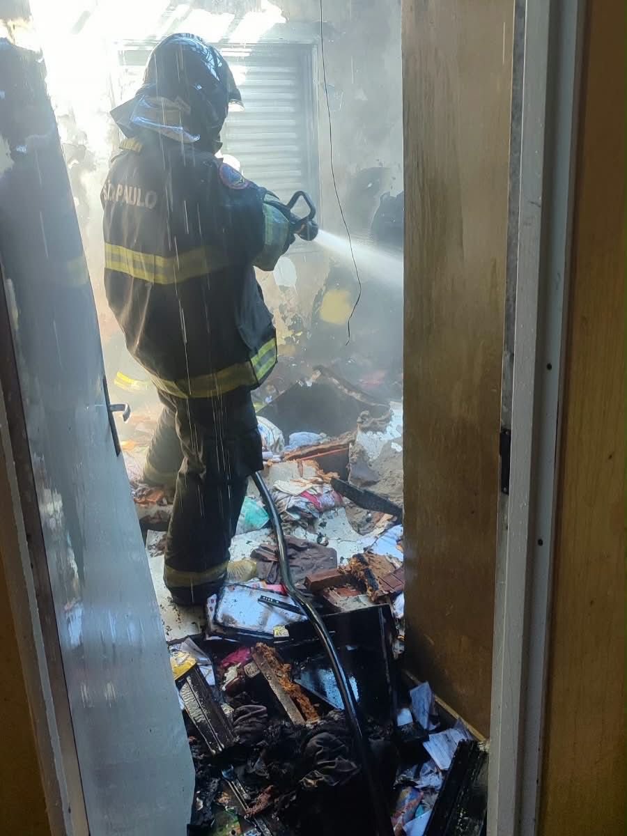 🚨🚨🔥 Incêndio atinge residência no Residencial Nova Caraguá 2, no Travessão Fogo…