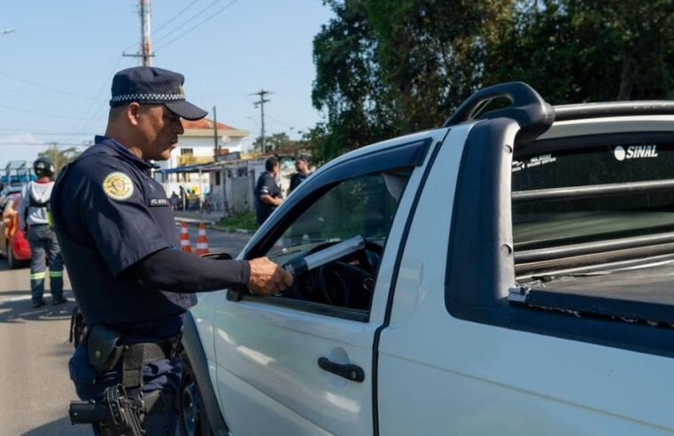 Bertioga aplica oito autuações em blitz com Detran