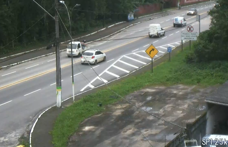 Rodovia Oswaldo Cruz mantém fluxo normal nesta segunda