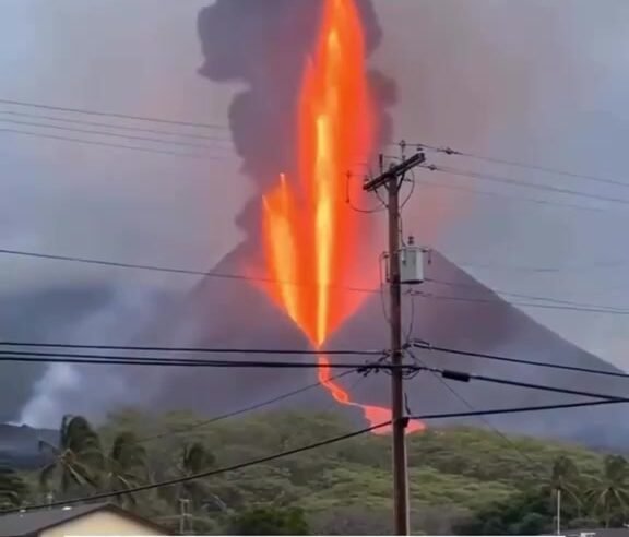 Anak Krakatau reabre aeroportos após erupção