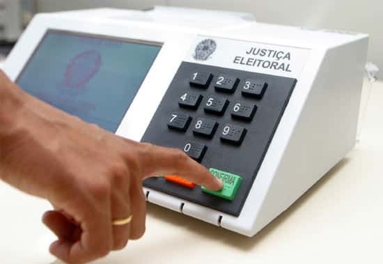 Rádio Costa Azul define entrevistas presenciais nas Eleições