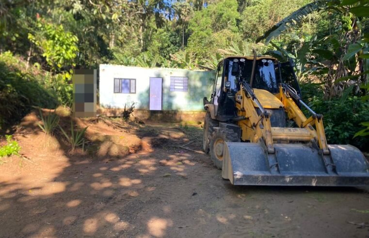 Polícia Ambiental derruba quatro invasões em Ubatuba