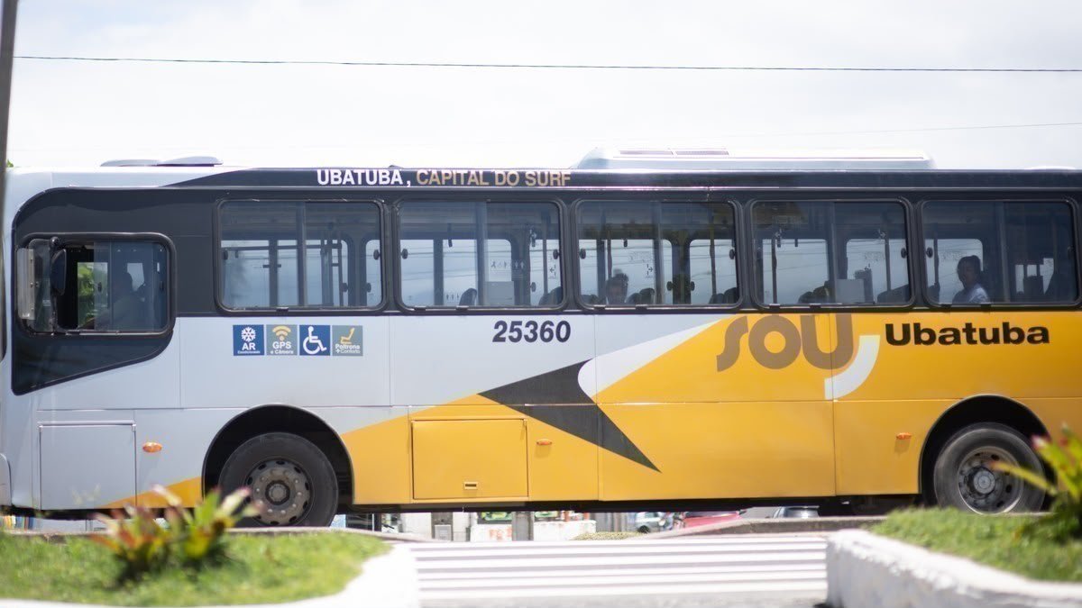 PROTESTO DE MOTORISTAS ATRASA SAÍDA DOS ÔNIBUS EM UBATUBA