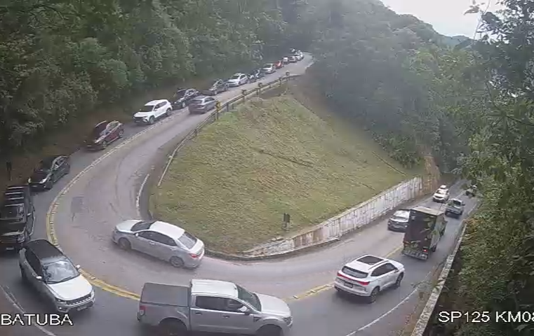 Rodovia Oswaldo Cruz tem trânsito intenso no sentido
