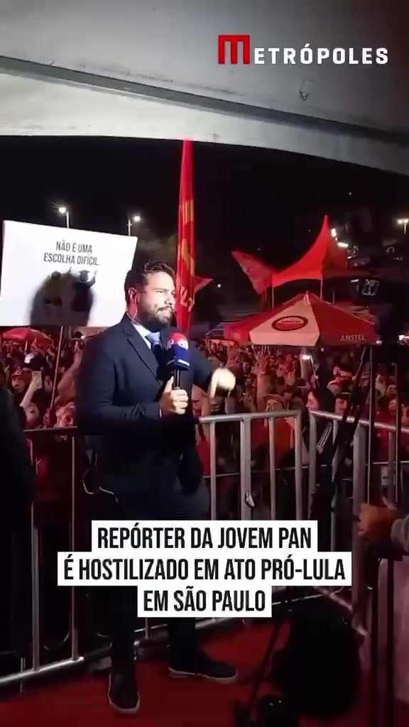 Jornalista da Jovem Pan é hostilizado em ato em Pinheiros