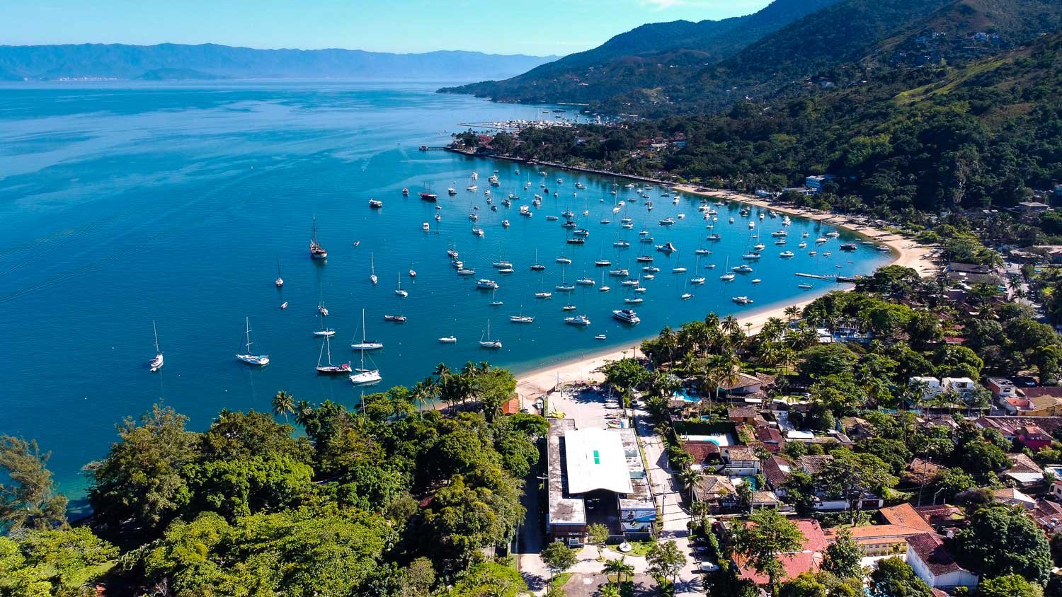 Ilhabela registra 84,4% de ocupação turística durante feriado prolongado e aquece economia local