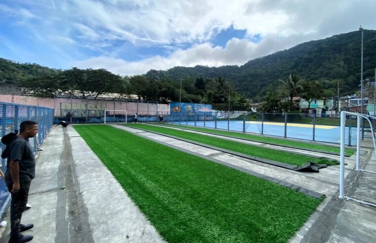 Prefeitura revitaliza campo Society da Área de Lazer