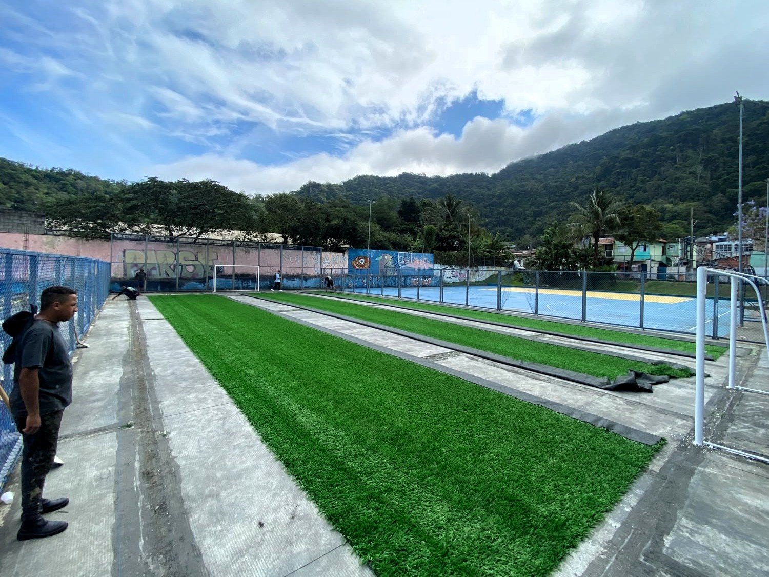 Prefeitura revitaliza campo Society da Área de Lazer