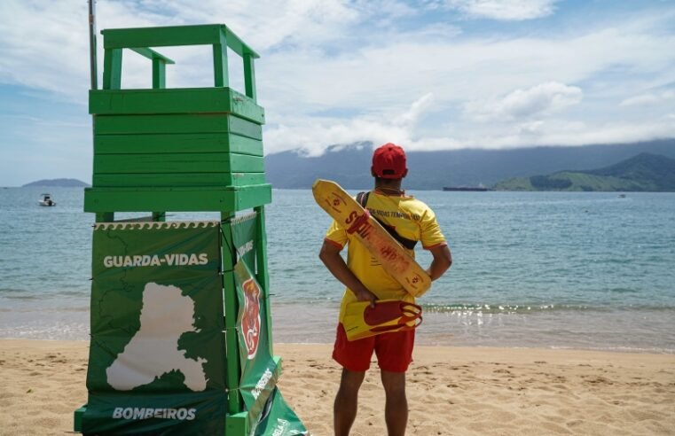 Ilhabela abre 20 vagas temporárias de guarda-vidas