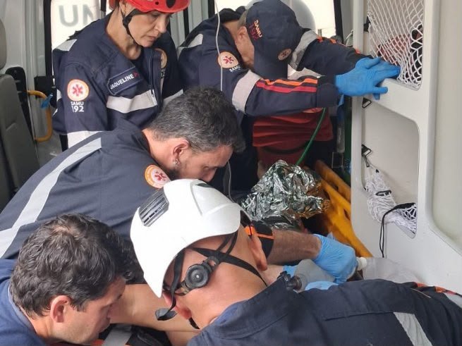 SAMU salva mulher em Juquehy e trata vítimas de colisão em Calhetas