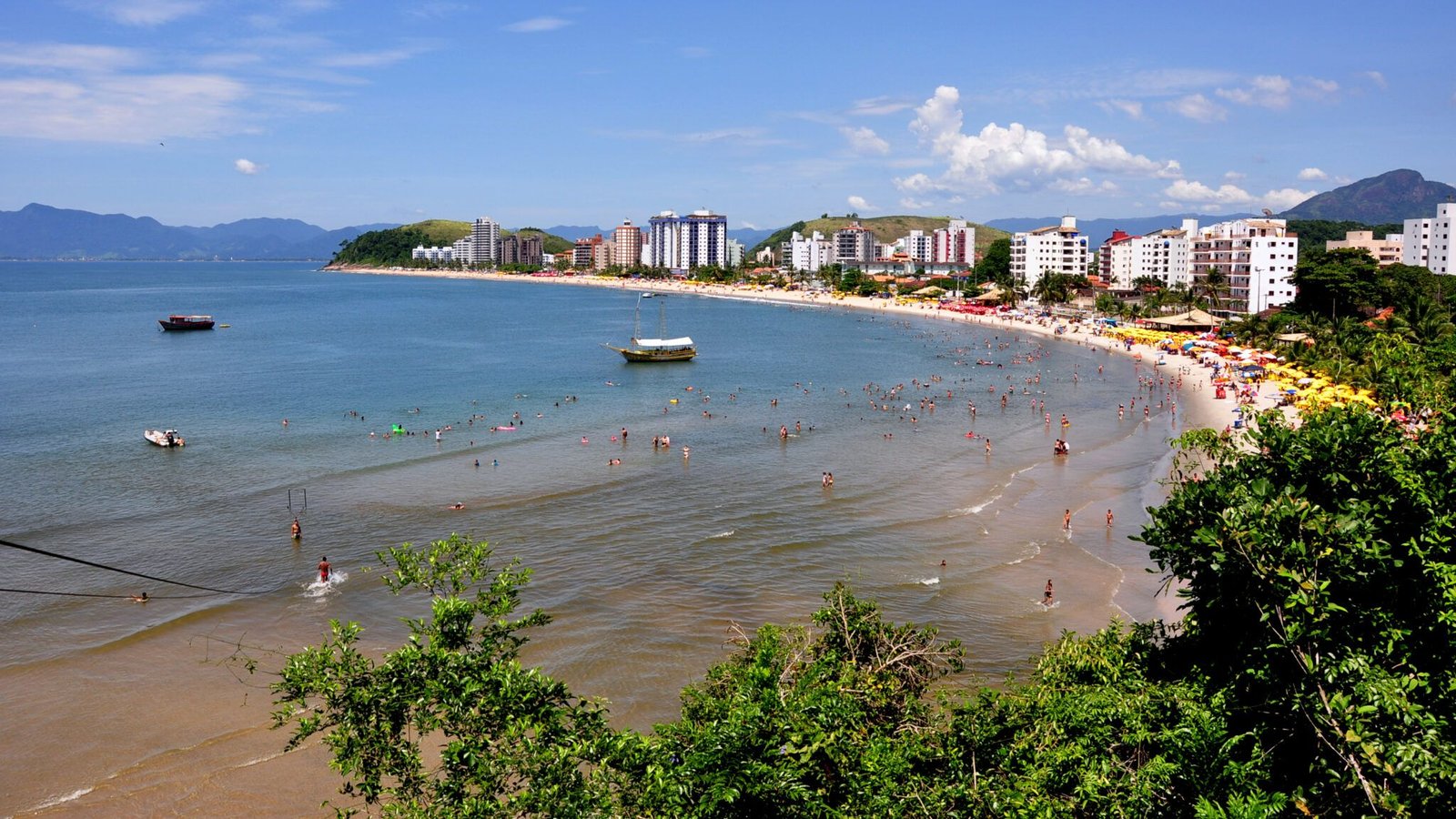 Caraguatatuba tem 3 praias com restrição para banho