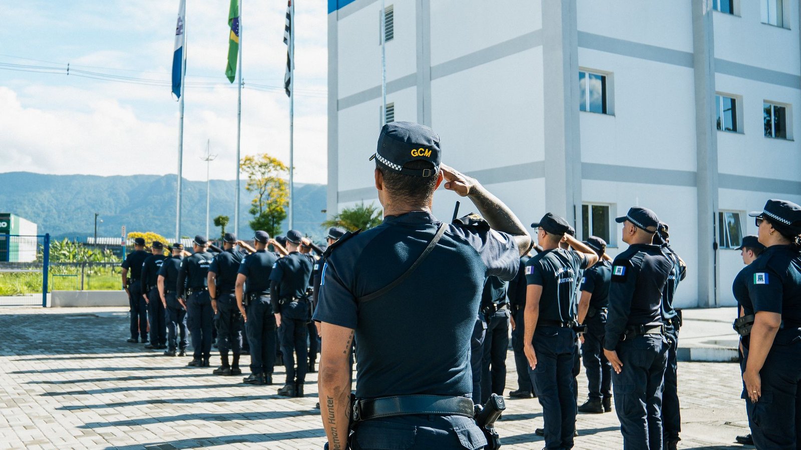 Guarda civil atua em 15 escolas em Bertioga