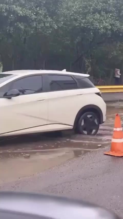 Moradores cobram solução urgente para risco de trânsito